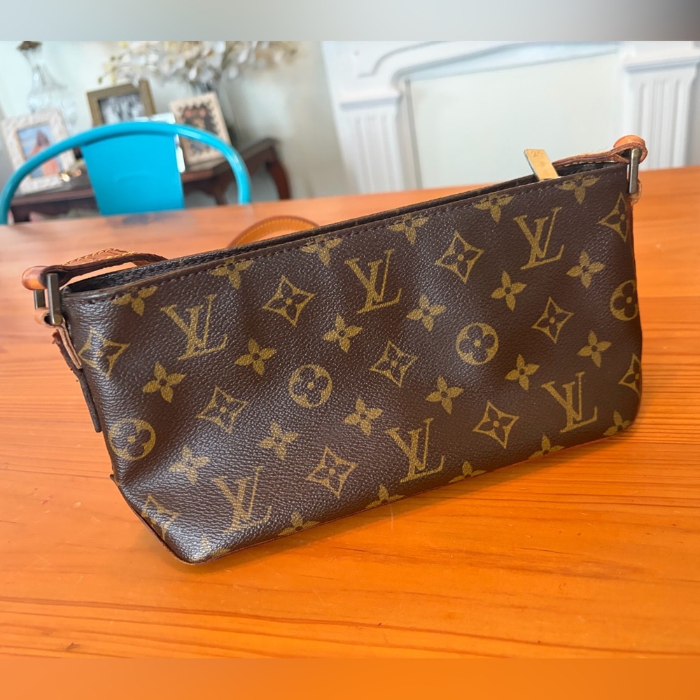 Louis Vuitton Trotteur Crossbody